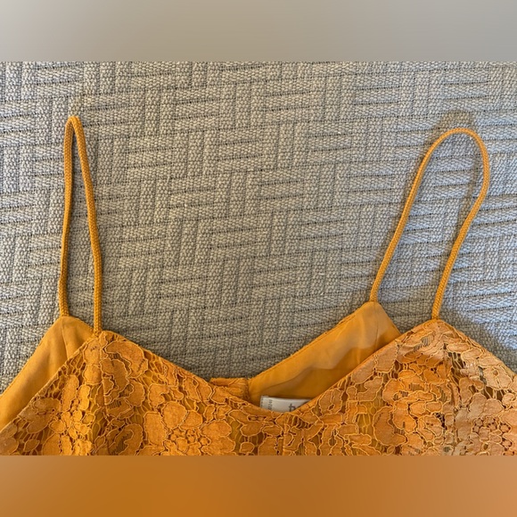 ✨3 for $25✨ Twik Cropped Lace Cami - Picture 6 of 8